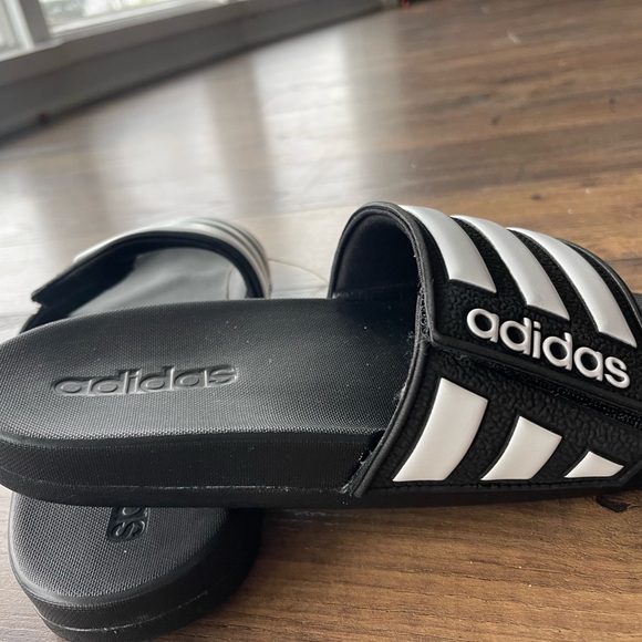 Little Kid's Adidas Adilette Comfort Adjustable K Slides Black/White Size 5 - Picture 3 of 4